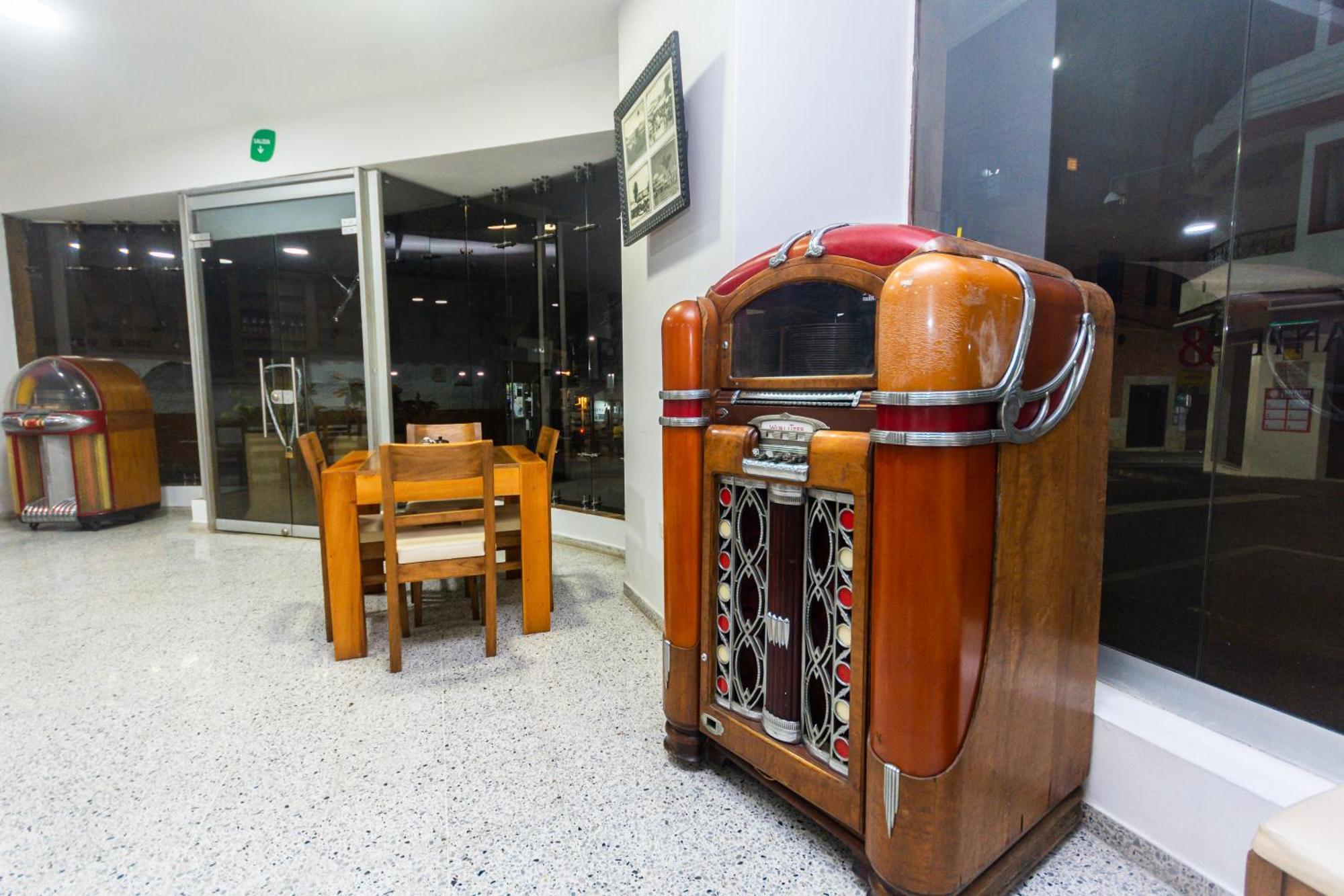 Hotel Bicentenario ريونيغرو المظهر الخارجي الصورة